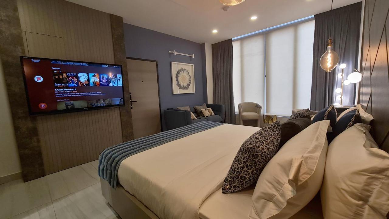 The Pool Labone Aparthotel Accra Bagian luar foto