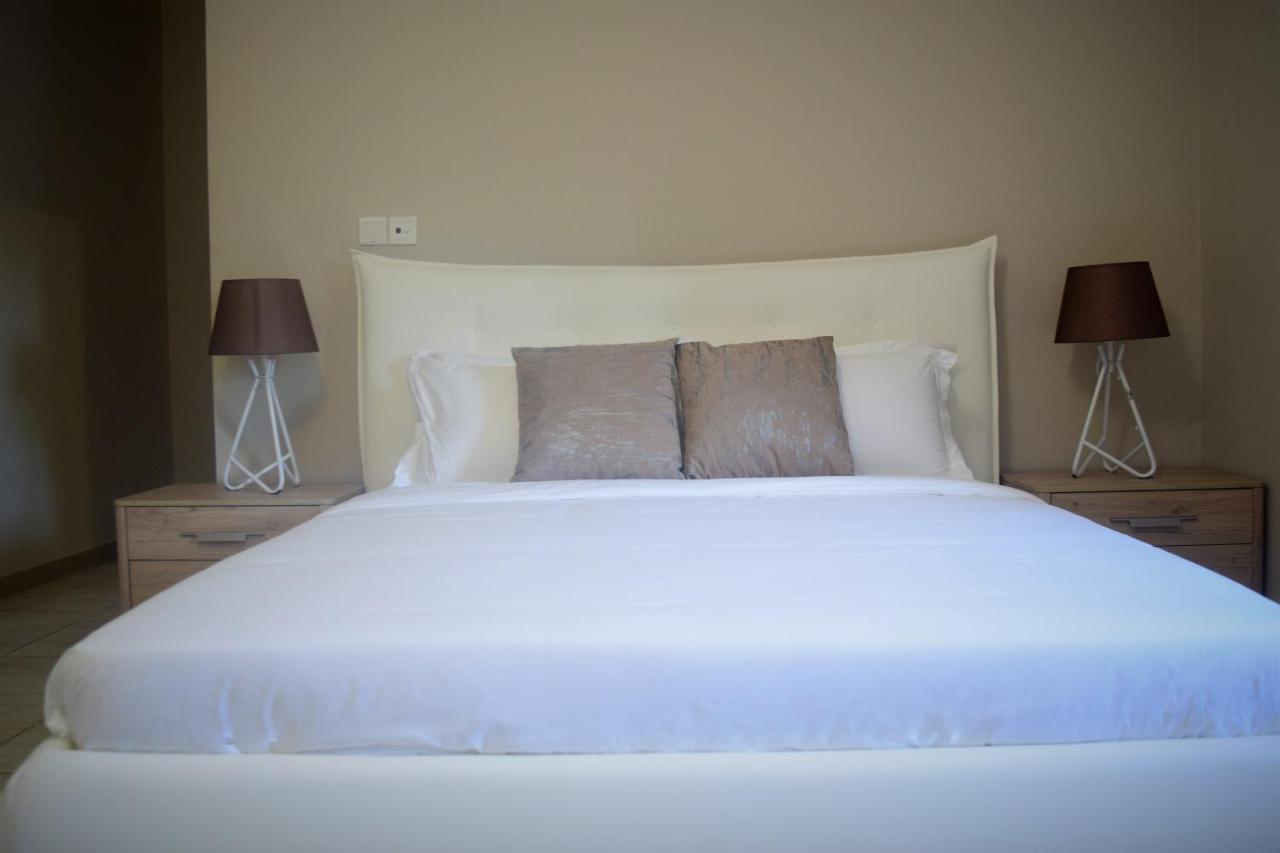 The Pool Labone Aparthotel Accra Bagian luar foto
